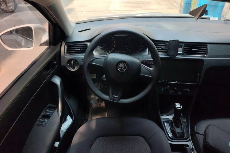 Used Skoda Rapid Spaceback 2016 Revised Version 1.6L Automatic Front-Drive Edition Steering Wheel
