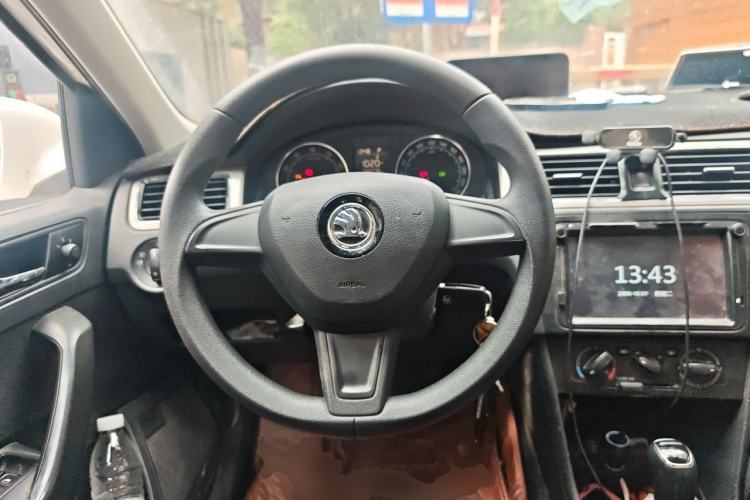 Used Skoda Rapid Spaceback 2016 Revised 1.6L Automatic Chuanxing Version Steering Wheel