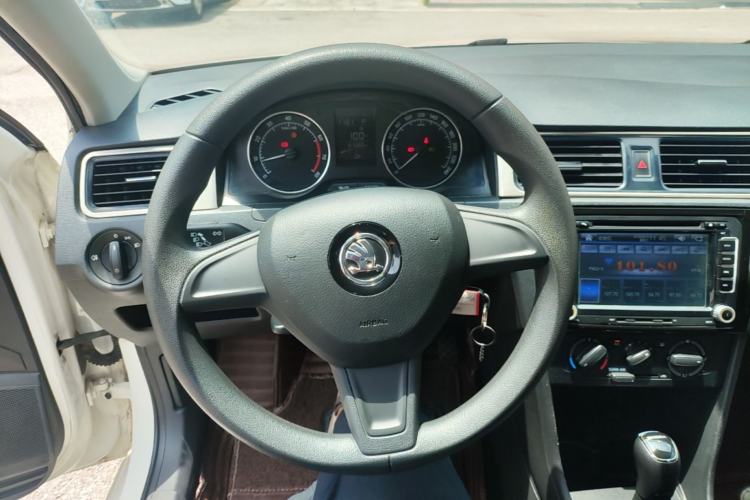 Used Skoda Rapid Spaceback 2016 Revised Version 1.6L Automatic Front-Drive Edition Steering Wheel