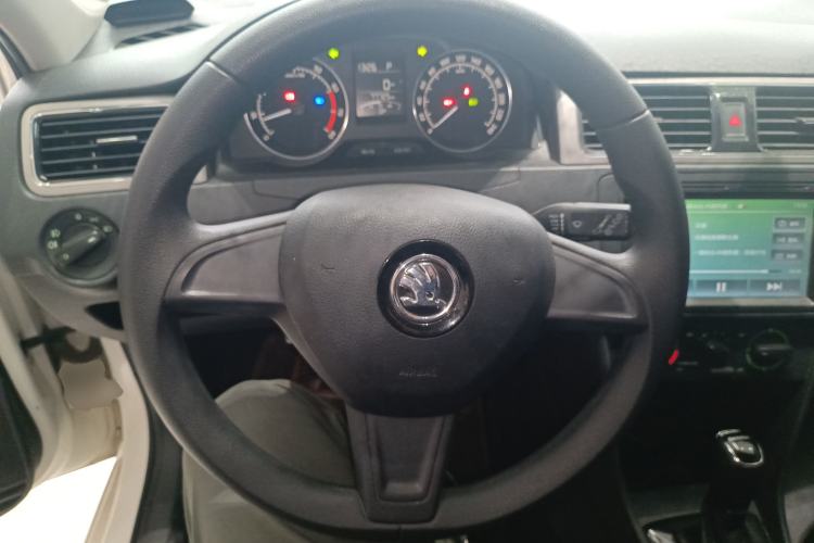 Used Skoda Rapid Spaceback 2016 Revised 1.6L Automatic Chuanxing Version Steering Wheel