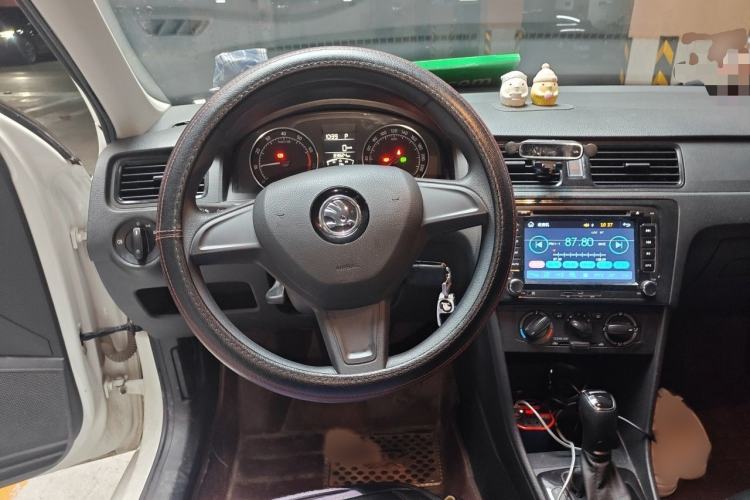 Used Skoda Rapid Spaceback 2016 Revised Version 1.6L Automatic Front-Drive Edition Steering Wheel