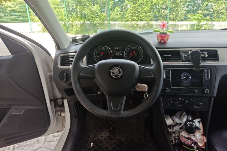 Used Skoda Rapid Spaceback 2016 Revised 1.6L Automatic Chuanxing Version Steering Wheel