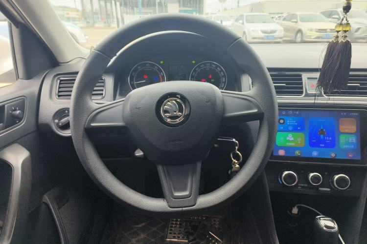 Used Skoda Rapid Spaceback 2016 Revised Version 1.6L Automatic Front-Drive Edition Steering Wheel