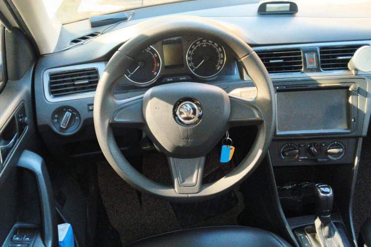 Used Skoda Rapid Spaceback 2016 Revised 1.6L Automatic Chuanxing Version Steering Wheel