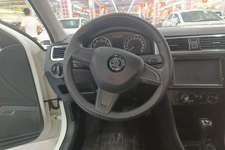 Used Skoda Rapid Spaceback 2016 Revised 1.6L Automatic Chuanxing Version Steering Wheel