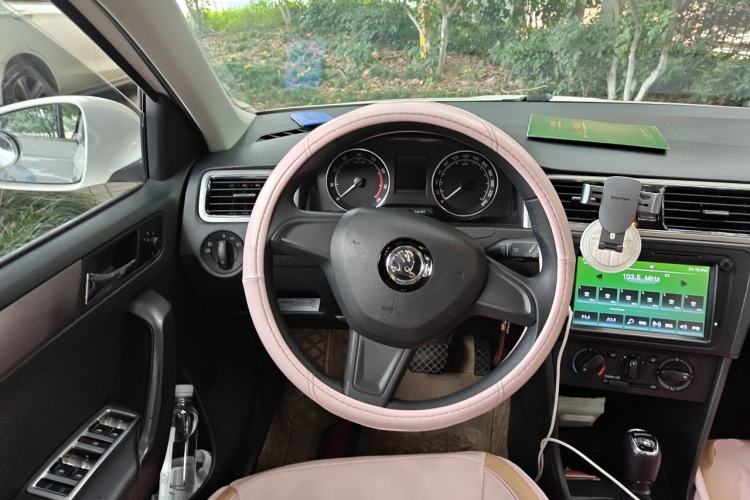 Used Skoda Rapid Spaceback 2016 Revised 1.6L Automatic Chuanxing Version Steering Wheel