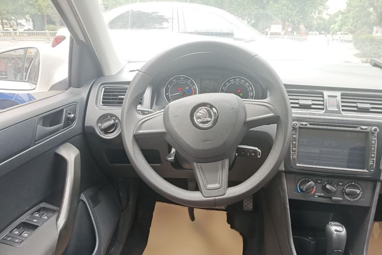 Used Skoda Rapid Spaceback 2016 Revised Version 1.6L Automatic Front-Drive Edition Steering Wheel