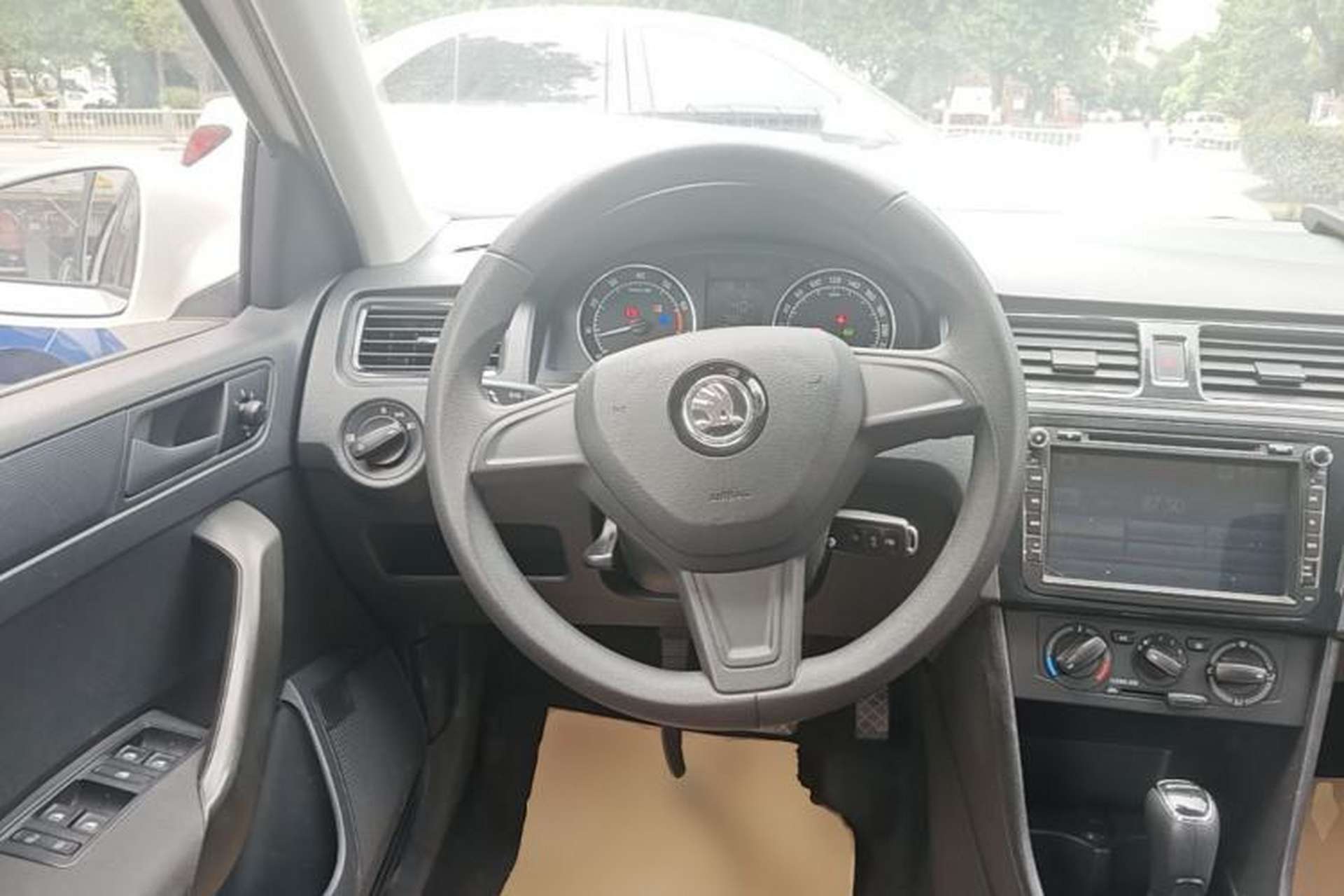 Used Skoda Rapid Spaceback 2016 Revised Version 1.6L Automatic Front-Drive Edition Steering Wheel