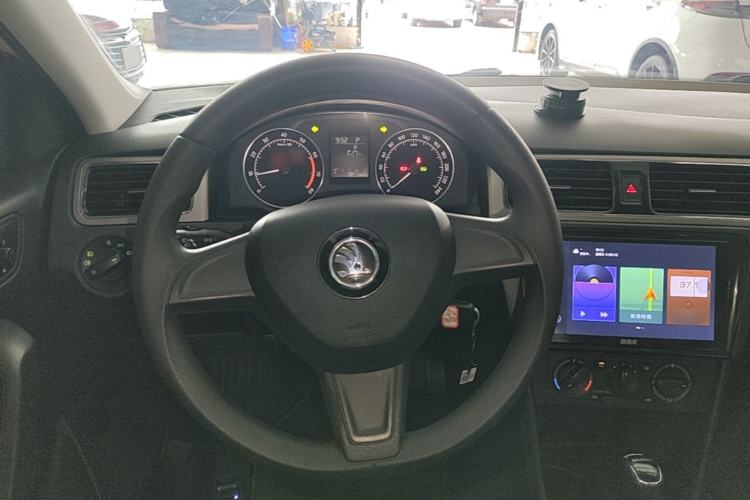 Used Skoda Rapid Spaceback 2016 Revised 1.6L Automatic Chuanxing Version Steering Wheel
