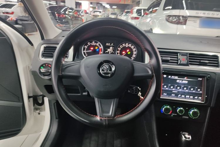 Used Skoda Rapid Spaceback 2016 Revised 1.6L Automatic Chuanxing Version Steering Wheel