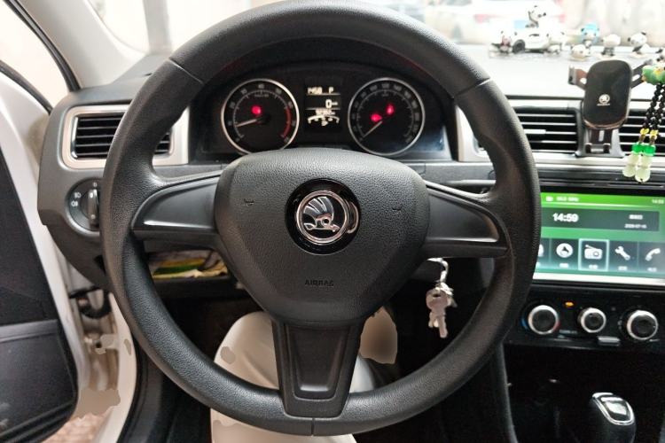 Used Skoda Rapid Spaceback 2016 Revised 1.6L Automatic Chuanxing Version Steering Wheel