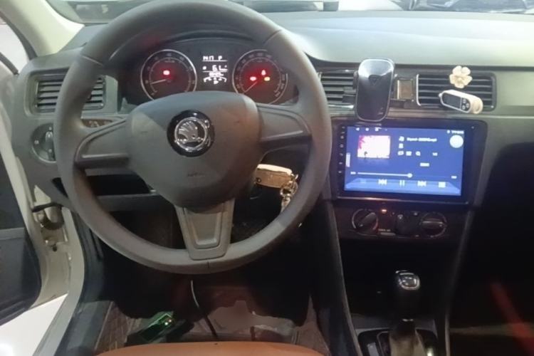 Used Skoda Rapid Spaceback 2016 Revised Version 1.6L Automatic Front-Drive Edition Steering Wheel