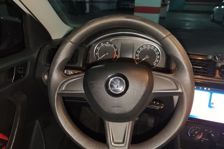 Used Skoda Rapid Spaceback 2016 Revised Version 1.6L Automatic Front-Drive Edition Steering Wheel
