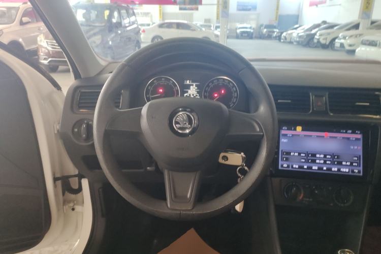 Used Skoda Rapid Spaceback 2016 Revised Version 1.4L Manual Front-Drive Edition Steering Wheel