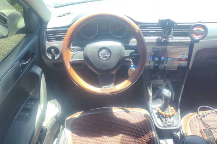 Used Skoda Rapid Spaceback 2016 Revised 1.6L Automatic Chuanxing Version Steering Wheel