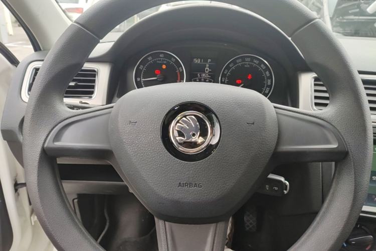 Used Skoda Rapid Spaceback 2016 Revised 1.6L Automatic Chuanxing Version Steering Wheel