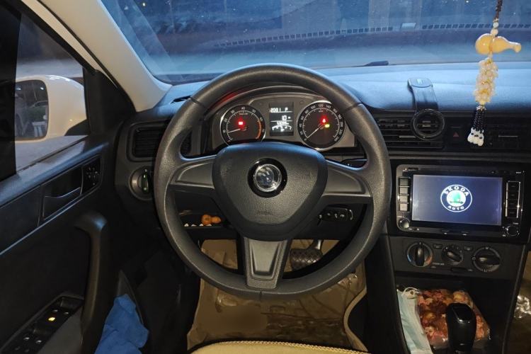 Used Skoda Rapid Spaceback 2016 Revised Version 1.6L Automatic Front-Drive Edition Steering Wheel