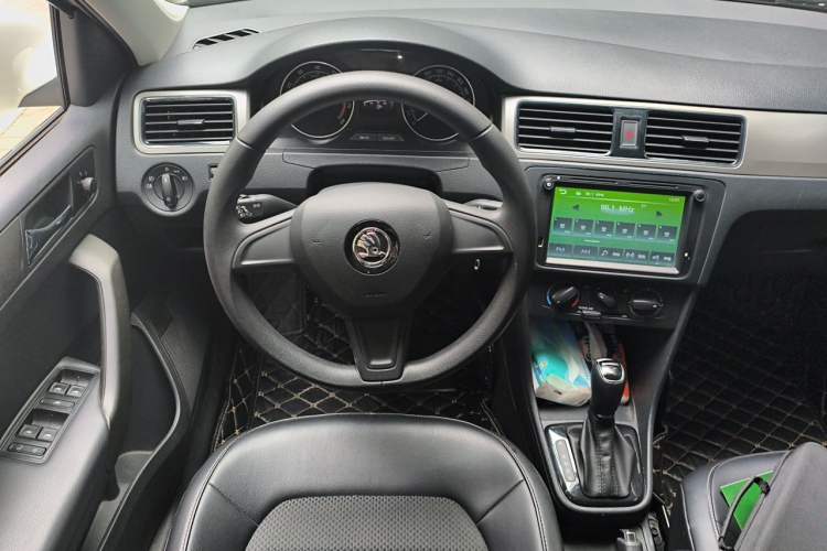 Used Skoda Rapid Spaceback 2016 Revised 1.6L Automatic Chuanxing Version Steering Wheel