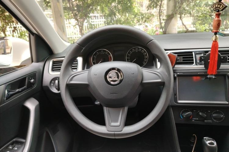 Used Skoda Rapid Spaceback 2016 Revised 1.6L Automatic Chuanxing Version Steering Wheel