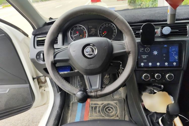 Used Skoda Rapid Spaceback 2016 Revised Version 1.6L Manual Front-Drive Edition Steering Wheel
