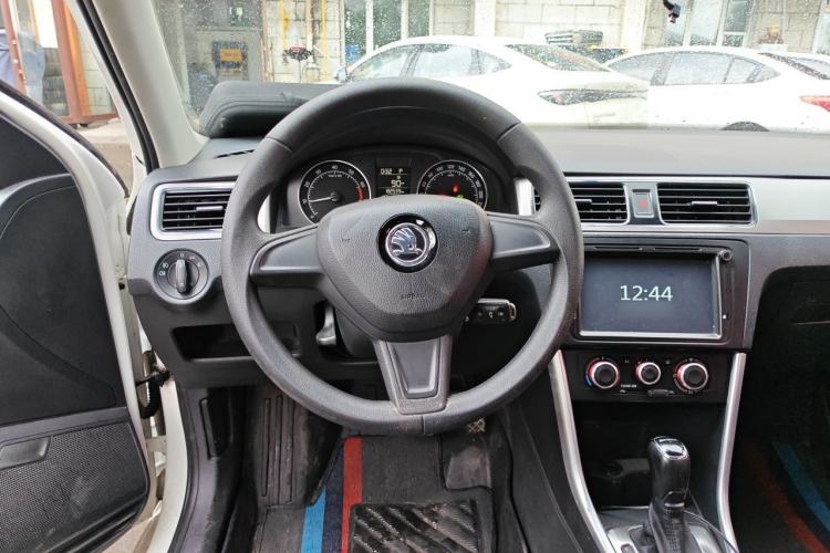 Used Skoda Rapid Spaceback 2016 Revised Version 1.6L Automatic Front-Drive Edition Steering Wheel