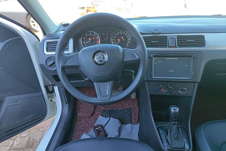 Used Skoda Rapid Spaceback 2016 Revised 1.6L Automatic Chuanxing Version Steering Wheel