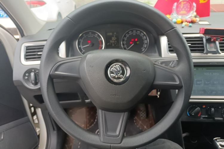 Used Skoda Rapid Spaceback 2016 Revised 1.6L Automatic Chuanxing Version Steering Wheel