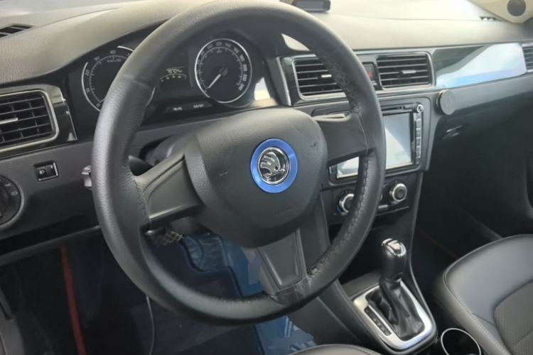 Used Skoda Rapid Spaceback 2016 Revised 1.6L Automatic Chuanxing Version Steering Wheel