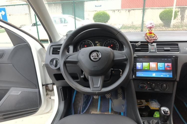 Used Skoda Rapid Spaceback 2016 Revised Version 1.6L Manual Front-Drive Edition Steering Wheel