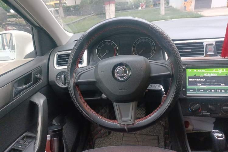 Used Skoda Rapid Spaceback 2016 Revised 1.6L Automatic Chuanxing Version Steering Wheel