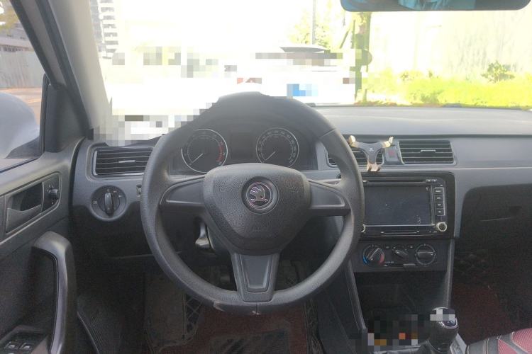 Used Skoda Rapid Spaceback 2016 Revised Version 1.4L Manual Front-Drive Edition Steering Wheel