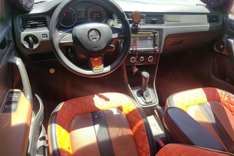 Used Skoda Rapid Spaceback 2016 Revised Version 1.6L Automatic Front-Drive Edition Steering Wheel