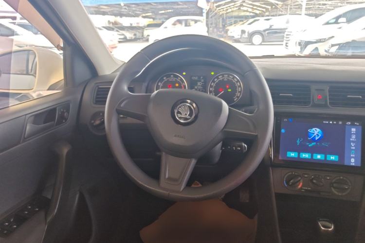 Used Skoda Rapid Spaceback 2016 Revised Version 1.6L Automatic Front-Drive Edition Steering Wheel