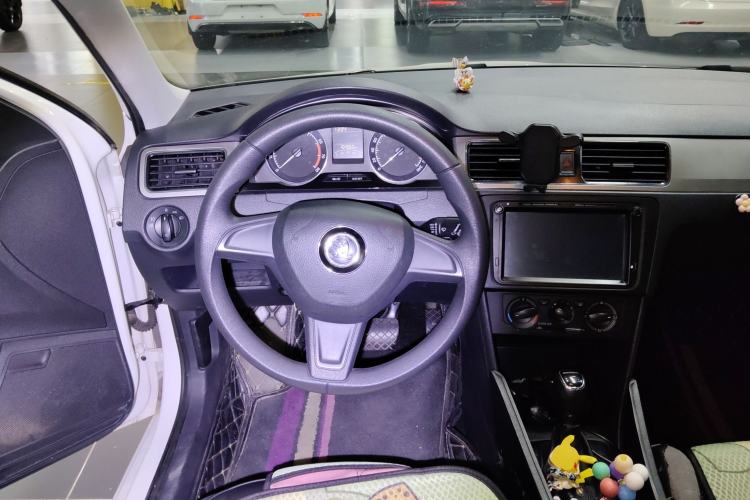 Used Skoda Rapid Spaceback 2016 Revised 1.6L Automatic Chuanxing Version Steering Wheel
