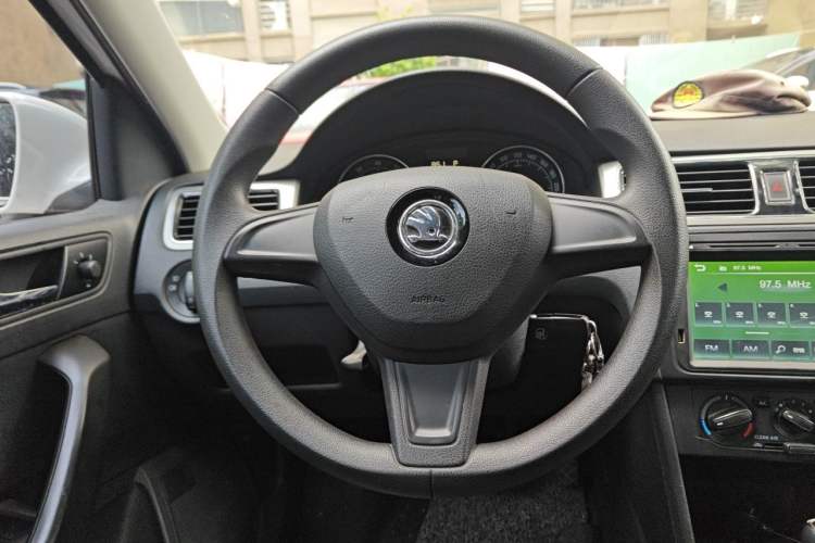 Used Skoda Rapid Spaceback 2016 Revised 1.6L Automatic Chuanxing Version Steering Wheel