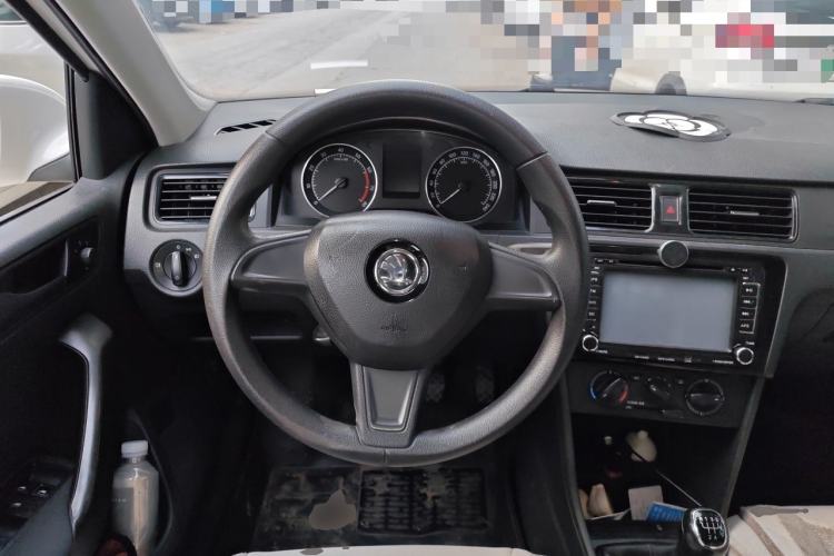 Used Skoda Rapid Spaceback 2016 Revised Version 1.4L Manual Front-Drive Edition Steering Wheel