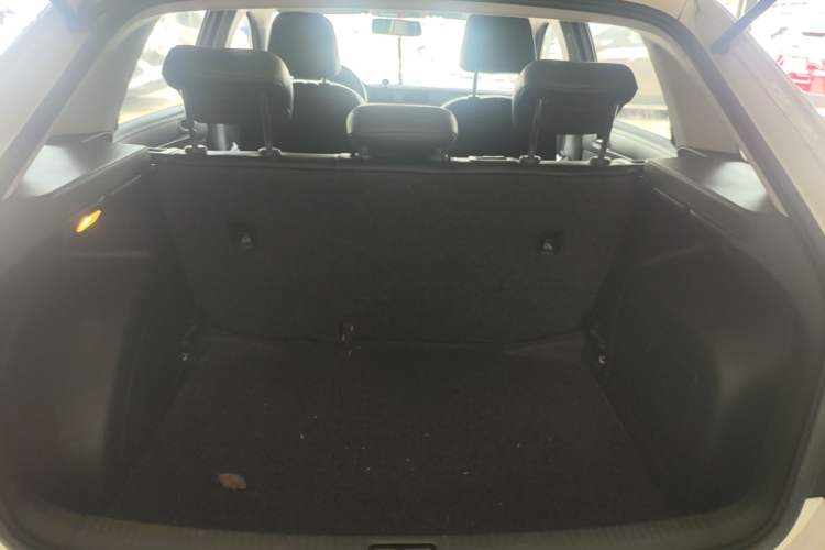 Used Skoda Rapid Spaceback 2016 1.6L Automatic Front-Wheel Drive Model Trunk