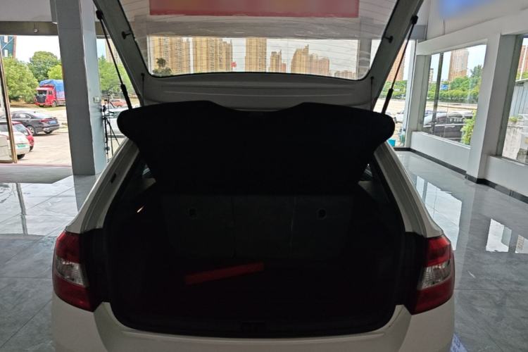 Used Skoda Rapid Spaceback 2016 Revised 1.6L Automatic Chuanxing Version Trunk