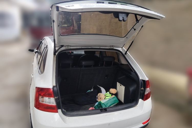Used Skoda Rapid Spaceback 2016 Revised 1.6L Automatic Chuanxing Version Trunk