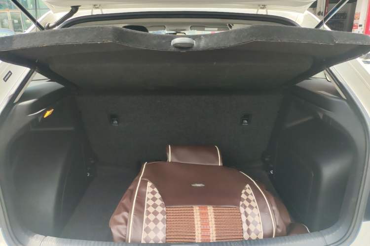 Used Skoda Rapid Spaceback 2016 Revised Version 1.6L Automatic Front-Drive Edition Trunk