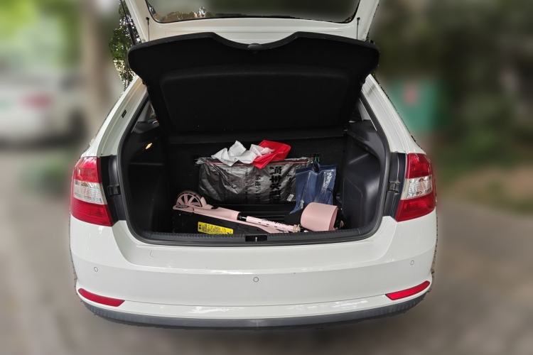 Used Skoda Rapid Spaceback 2016 Revised 1.6L Automatic Chuanxing Version Trunk