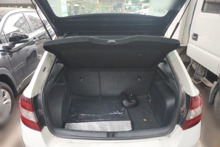 Used Skoda Rapid Spaceback 2016 Revised 1.6L Automatic Smart Drive Version Trunk