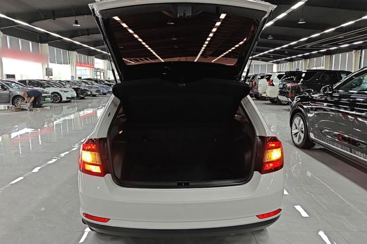 Used Skoda Rapid Spaceback 2016 Revised 1.6L Automatic Smart Drive Version Trunk