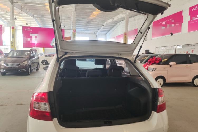 Used Skoda Rapid Spaceback 2016 Revised Version 1.4L Manual Front-Drive Edition Trunk
