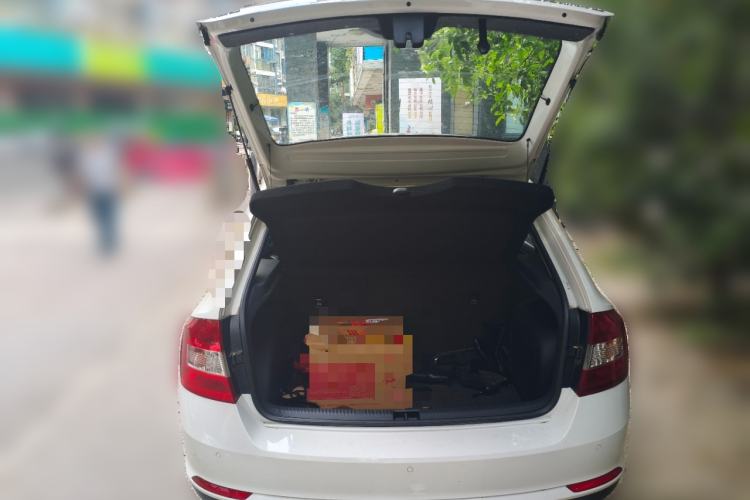 Used Skoda Rapid Spaceback 2016 Revised 1.6L Automatic Chuanxing Version Trunk
