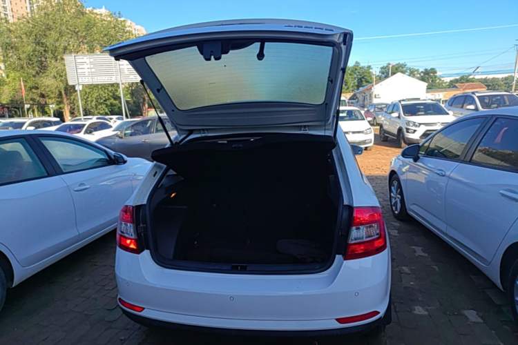Used Skoda Rapid Spaceback 2016 Revised 1.6L Automatic Chuanxing Version Trunk