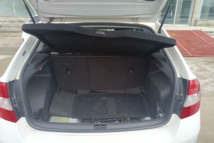 Used Skoda Rapid Spaceback 2016 Revised 1.6L Automatic Chuanxing Version Trunk