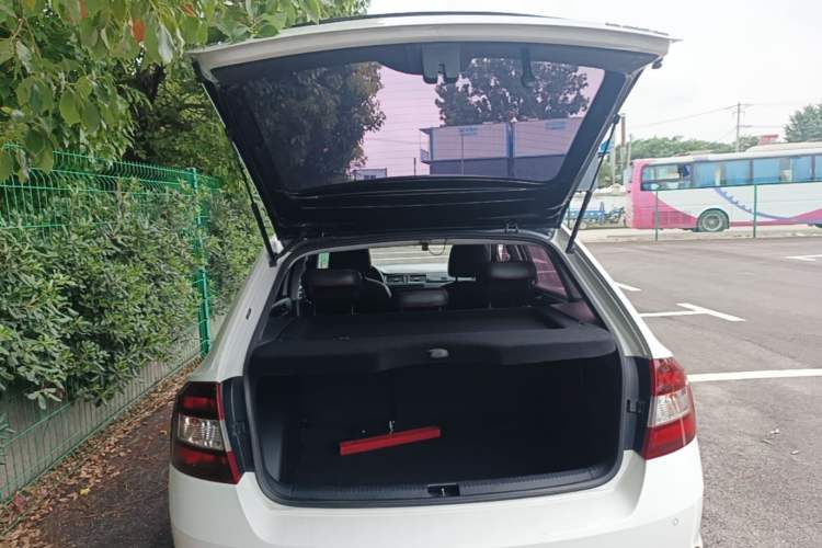 Used Skoda Rapid Spaceback 2016 1.6L Automatic Smart Drive Edition Trunk