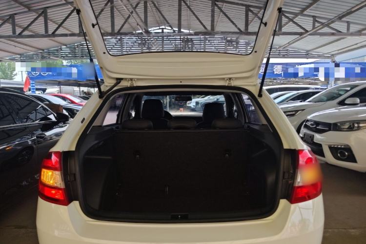 Used Skoda Rapid Spaceback 2016 Revised Version 1.6L Automatic Front-Drive Edition Trunk