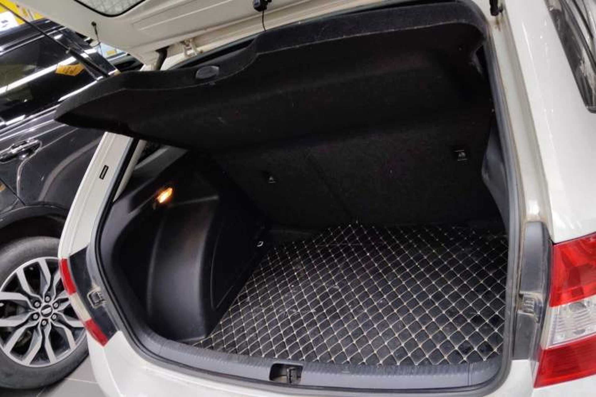 Used Skoda Rapid Spaceback 2016 Revised 1.6L Automatic Chuanxing Version Trunk